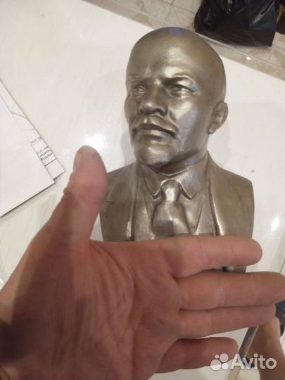 Бюст Ленина