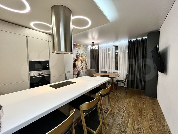 2-к. квартира, 66 м², 8/10 эт.