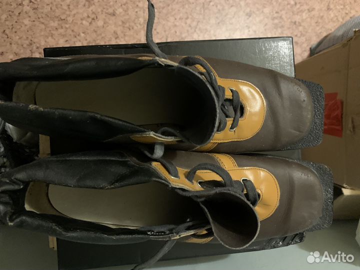 Ботинки лыжные