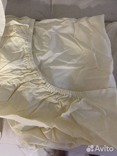 Бортики, балдахин, постельное белье в кроватку б/у