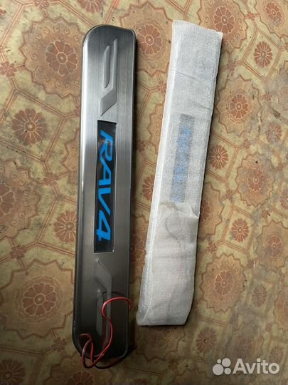 Накладки на пороги toyota