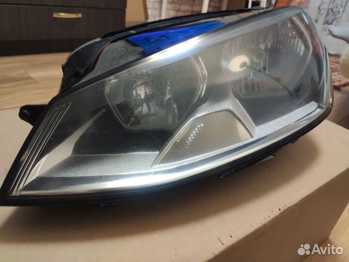 Левая передняя фара Volkswagen Golf VII