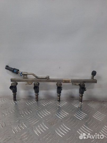 Топливная рампа Opel Zafira B минивэн 1.6 Z16XE1