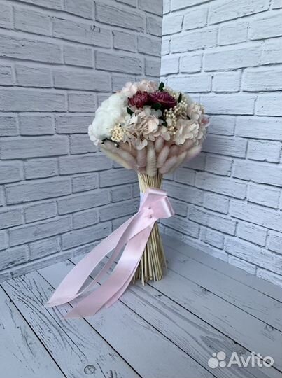 Букет из стабилизированных цветов и сухоцветов