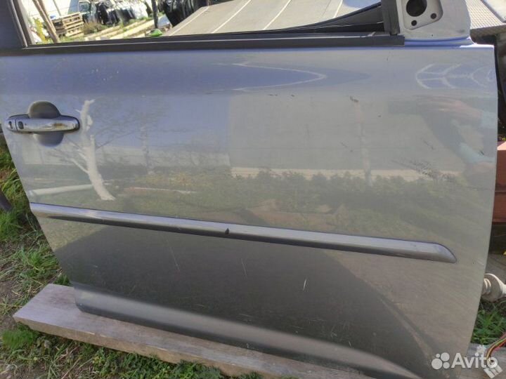 Дверь боковая передняя правая Toyota Ractis NCP100