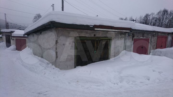 Гараж, > 30 м²