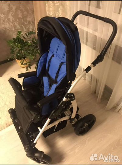 Прогулочная коляска новая