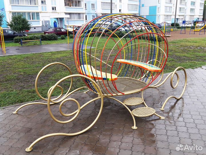 Кованая карета-карусель с лошадкой для детей. маф