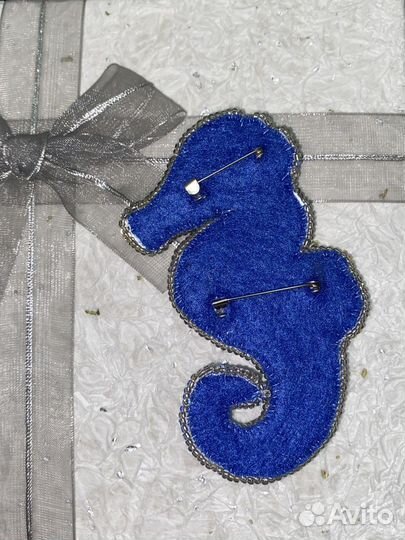 Брошь «Конёк»