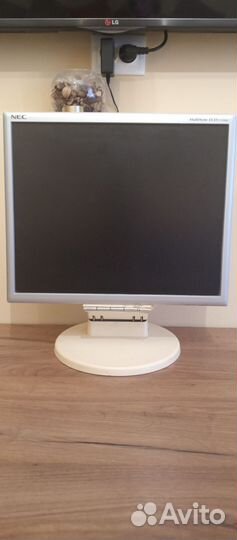 Монитор NEC MultiSync
