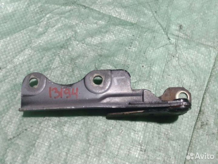 Петля капота левая Mitsubishi Galant 7 1995