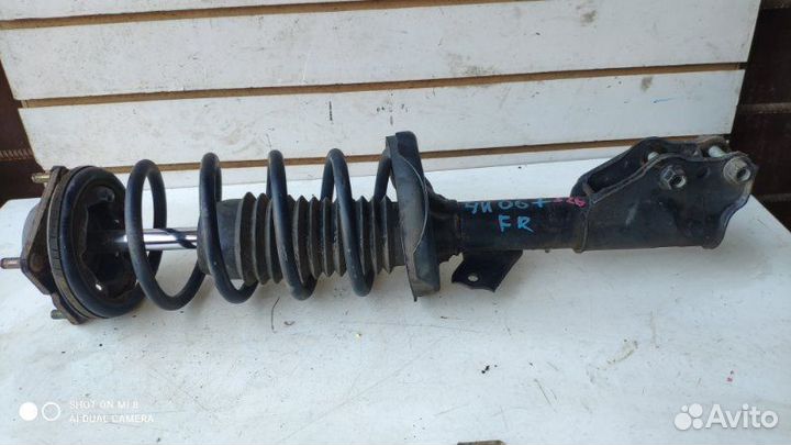 Амортизаторная стойка передняя правая Mazda Mpv LW