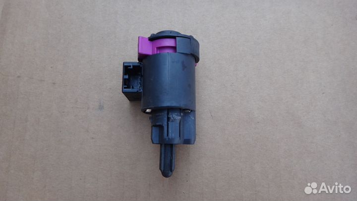 Датчик стоп сигнала Ауди А6 С6 audi A6 C6