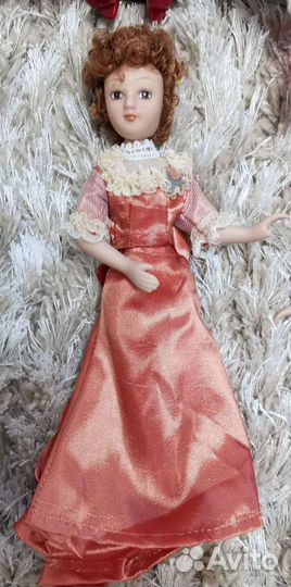 Кукла фарфоровая