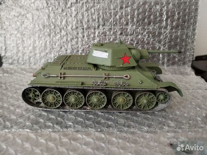 Модель танка Т-34 -76 1943 г. (1:35)