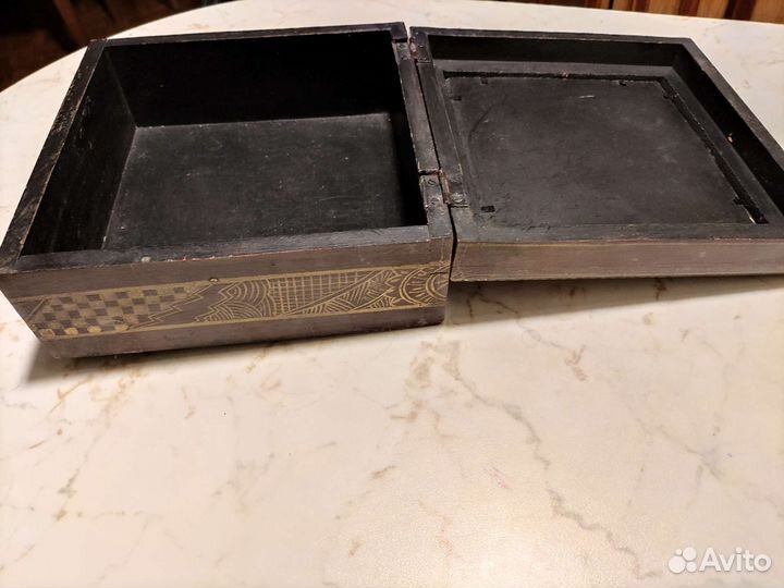 Деревянная старинная шкатулка