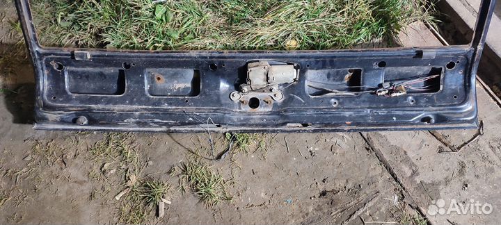 Дверь багажника