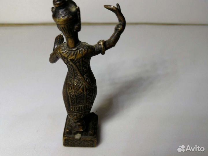 Бронзовая статуэтка