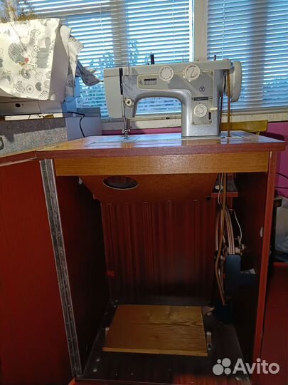 Продам швейную машинку бу