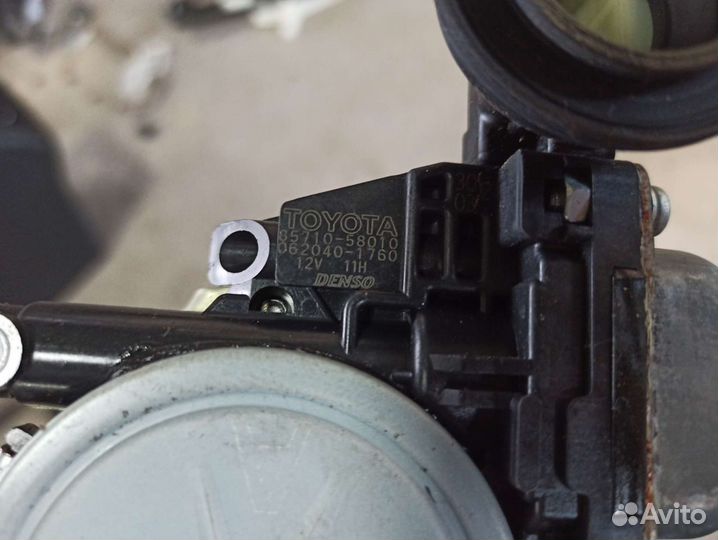 Стеклоподьемник передней правой двери Lexus GS450H