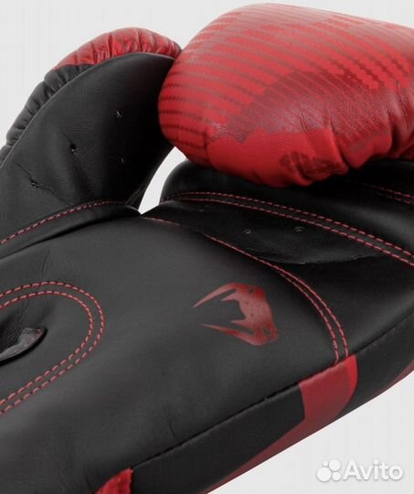 Боксерские перчатки Venum красные