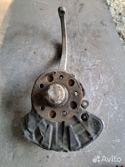 Поворотный кулак передний Mercedes w220