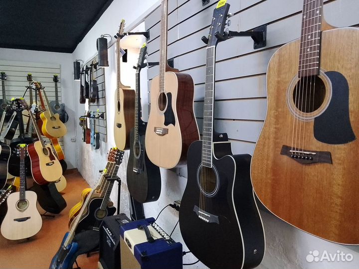 Новые акустические и классические гитары, укулеле