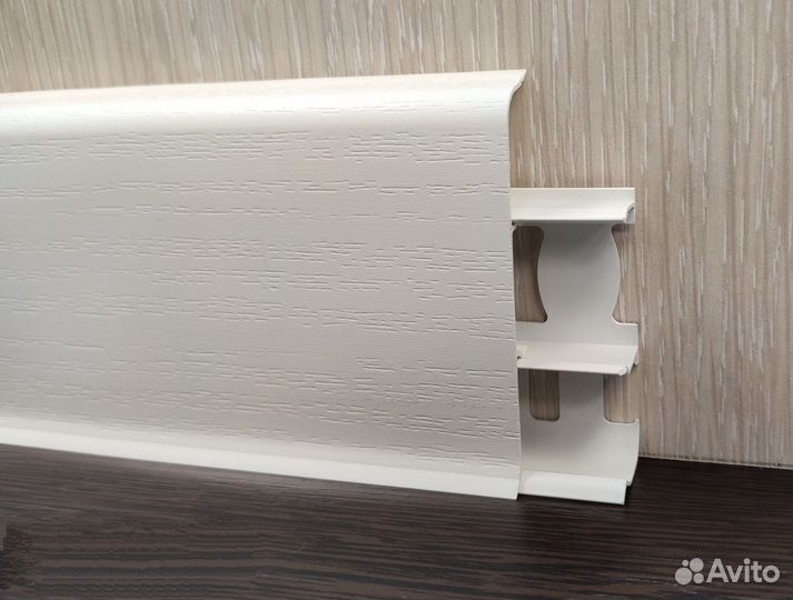 Плинтус и комплектующие Деконика 70мм Белый