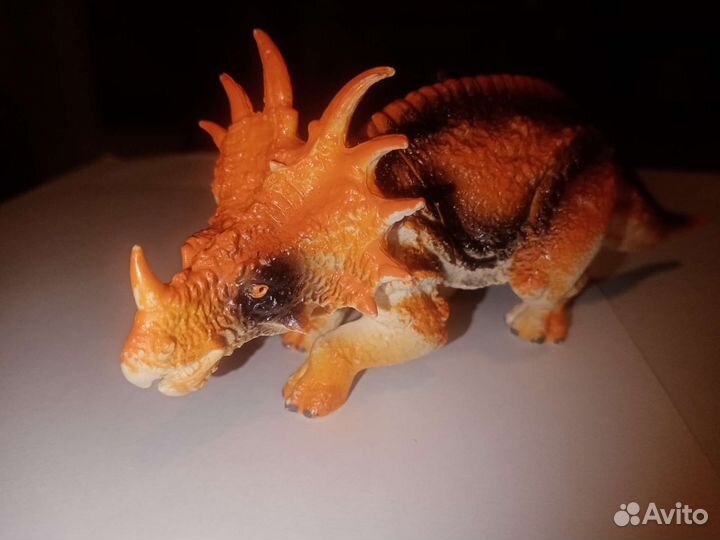 Фигурки динозавров