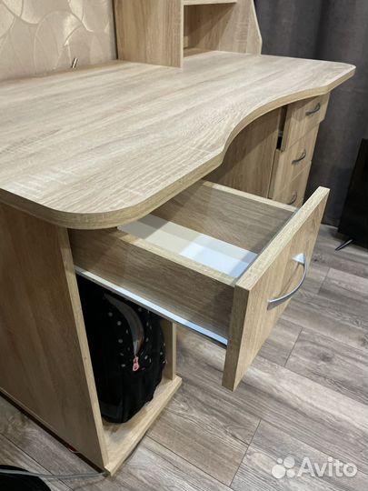 Письменный стол для школьника бу