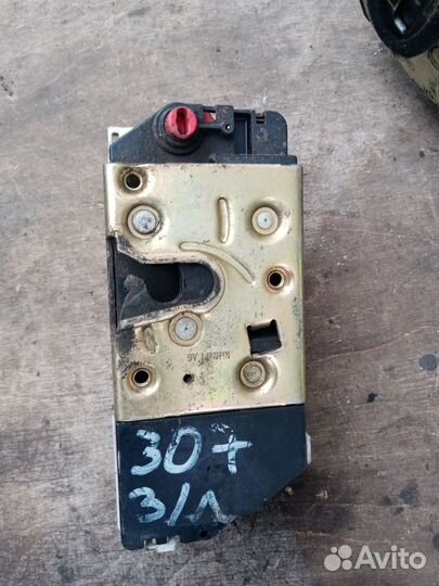 Замок двери задн/левый на Пежо 307/ 2006 год