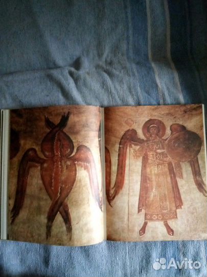 Продается книга по искуству