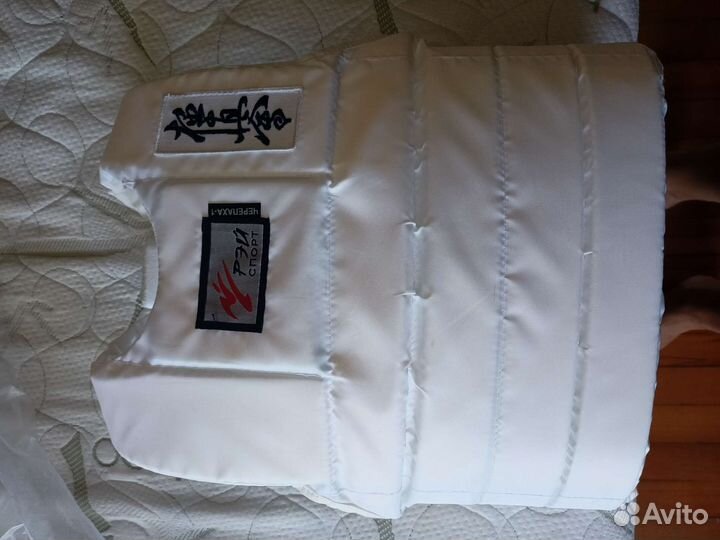 Жилет и шлем защитный для карате