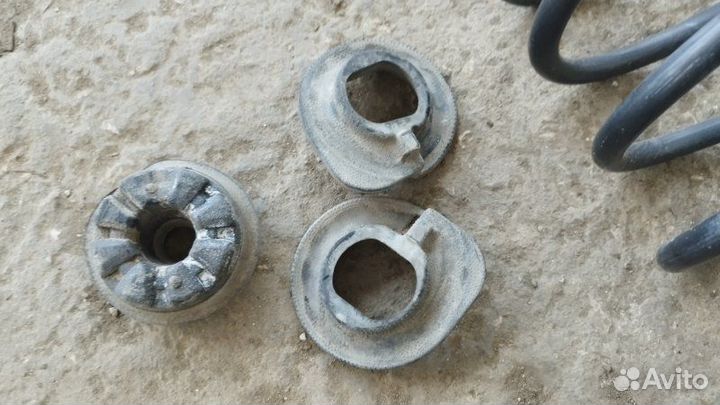 Пружина подвески задняя Nissan Serena С25 MR20DE