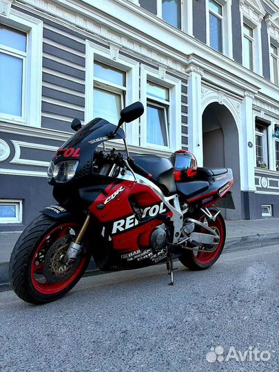 Мотоцикл honda CBR 900 RR Fireblade