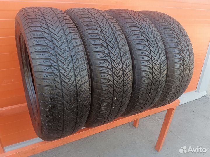 Esa-Tecar Supergrip Pro 215/65 R16