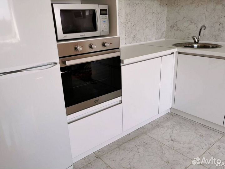 Кухня в потолок на заказ