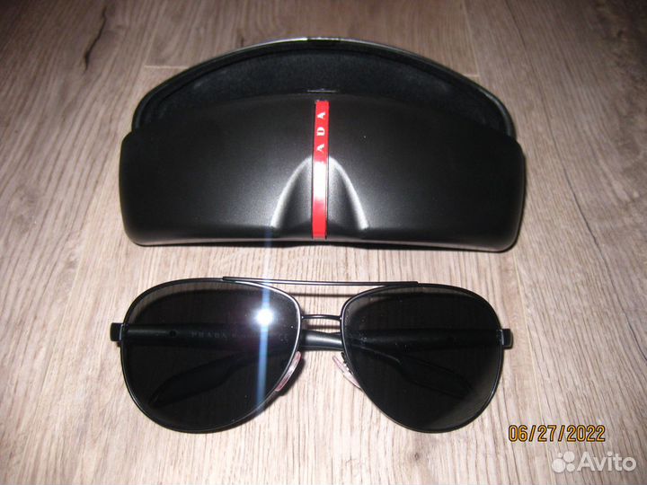 Солнцезащитные очки Prada