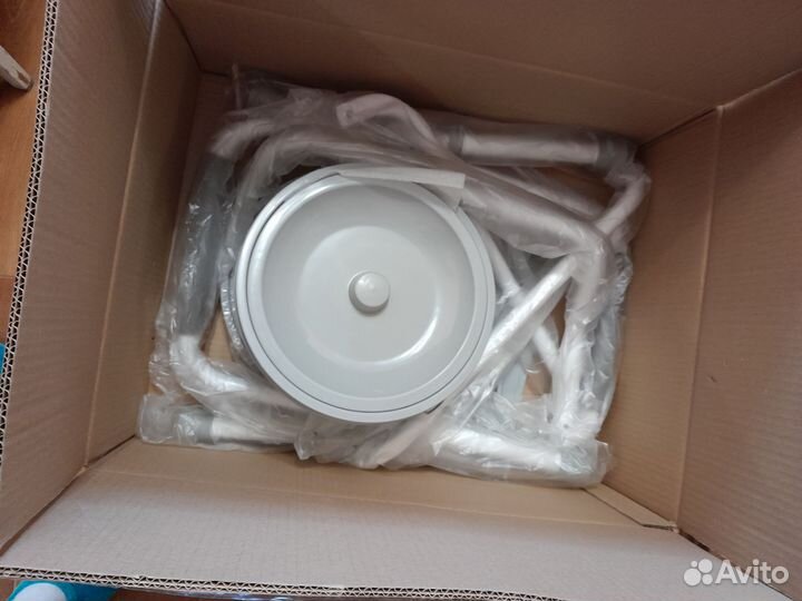 Инвалидное кресло с санитарным оснащением