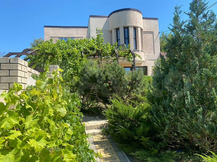 Дом 200 м² на участке 4 сот.