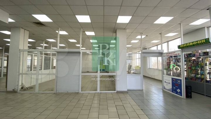 Торговое помещение на входе в ТЦ 