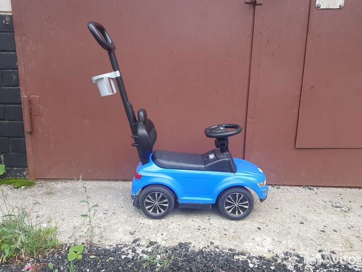 Детский автомобиль-каталка Volkswagen T-Roc BR s10