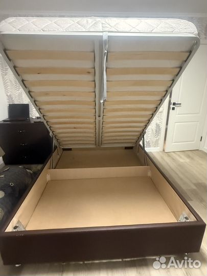 Кровать с матрасом 160 200