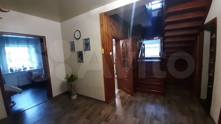 Коттедж 183 м² на участке 10 сот.