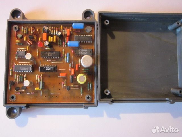 Плата с радиодеталями от радиоконструктора