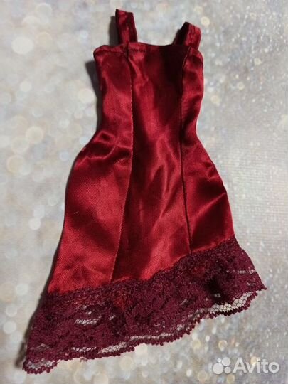 Платье для кукол формата Барби