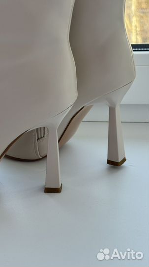 Сапоги на каблуке светлые