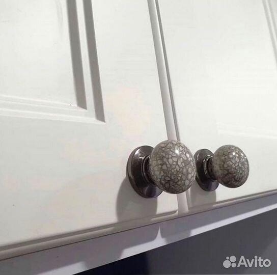 Прихожая белая с каретной стяжкой