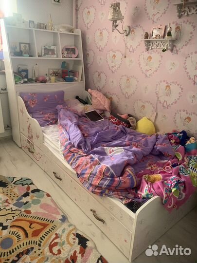 Продаю полный набор мебель в комнату для девочек