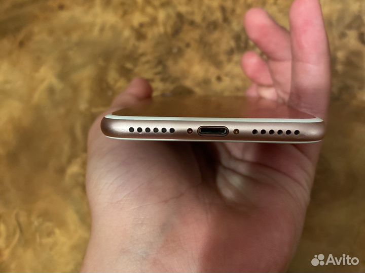 Телефон iPhone 7